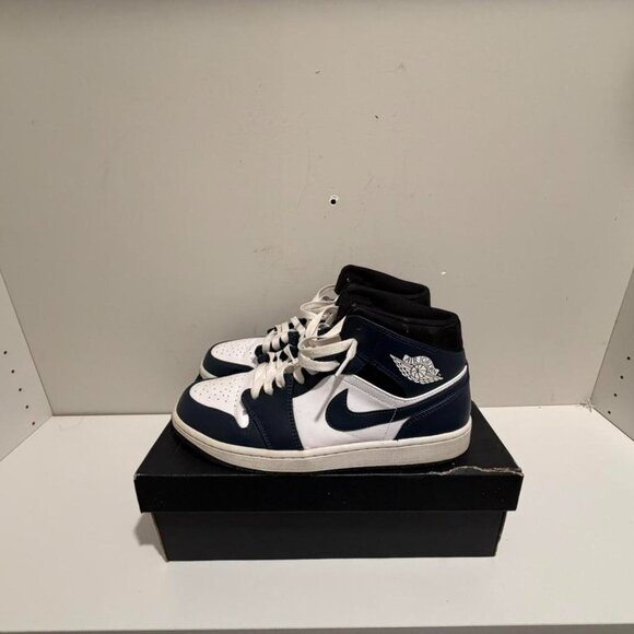 Jordan Men's Navy and Blue Trainers - Picture 1 of 6